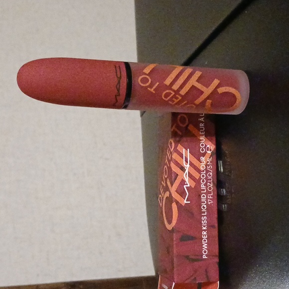 Mac Powder Kiss Liquid lipstick, Devoted to chili NIB - Picture 8 of 8